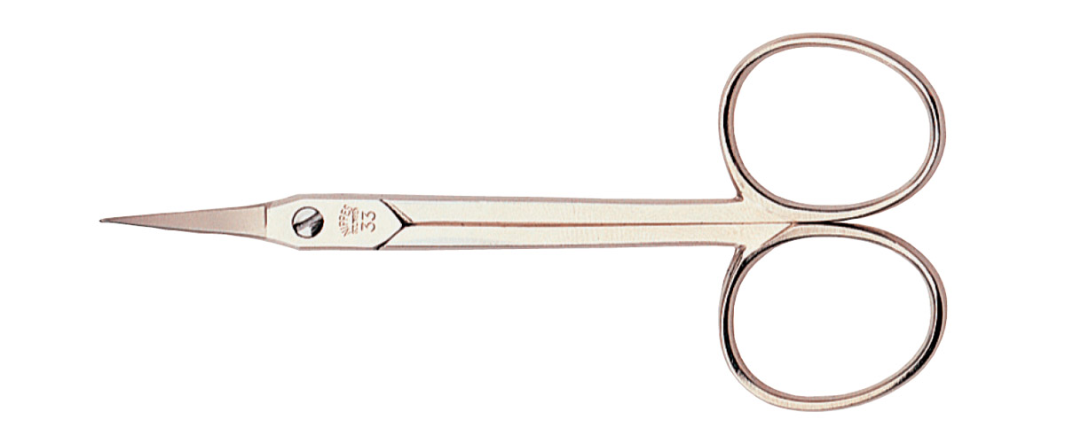 Nippes Ножницы маникюрные для кутикулы, 9 см. 3333 Nippes Ножницы маникюрные для кутикулы, 9 см. 3333Ножницы изготовлены из высококачественной стали. Режущие лезвия ножниц тонкие и изогнутые, а также чрезвычайно острые для тщательного и легкого удаления кутикулы. Длина ножниц 9 см Хранить в сухом недоступном для детей месте. Срок годности не ограничен. Замена изделия не осуществляется в следующих случаях: - Использование не по назначению - Самостоятельный ремонт - Нарушение условий хранения
