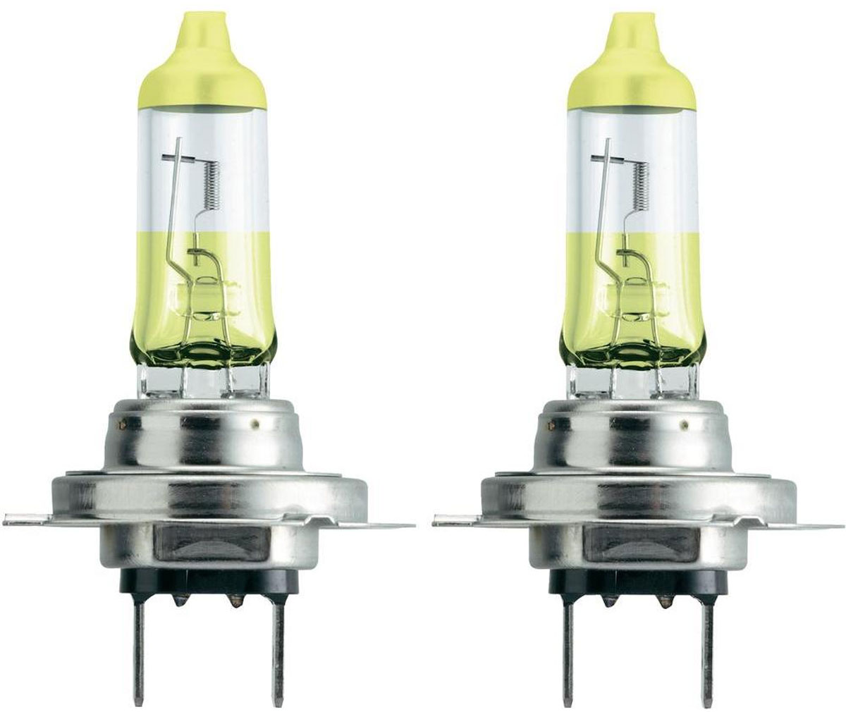 Лампа автомобильная галогенная Philips ColorVision Yellow, для фар, цоколь H7 (PX26d), 12V, 55W, 2 шт12972CVPYS2 Лампа автомобильная галогенная Philips ColorVision Yellow, для фар, цоколь H7 (PX26d), 12V, 55W, 2 шт12972CVPYS2Галогенная лампа для автомобильных фар Philips ColorVision произведена из запатентованного кварцевого стекла с УФ фильтром Philips Quartz Glass. Кварцевое стекло Philips в отличие от обычного твердого стекла выдерживает гораздо большее давление смеси газов внутри колбы, что препятствует быстрому испарению вольфрама с нити накаливания. Кварцевое стекло выдерживает большой перепад температур, при попадании влаги на работающую лампу изделие не взрывается и продолжает работать. Лампа ColorVision придает автомобильной фаре желтый оттенок, при этом она излучает яркий белый свет. Лампа отражает свет, направляя его через оптические элементы, и создает интересные цветные эффекты. Такие лампы обеспечивают на 60% больше света и увеличивают видимость до 25 метров (по сравнению с обычными лампами). Эти инновационные цветные автомобильные лампы сертифицированы для использования на дорогах. Они соответствуют европейским стандартам и обеспечивают прекрасное освещение, излучая...