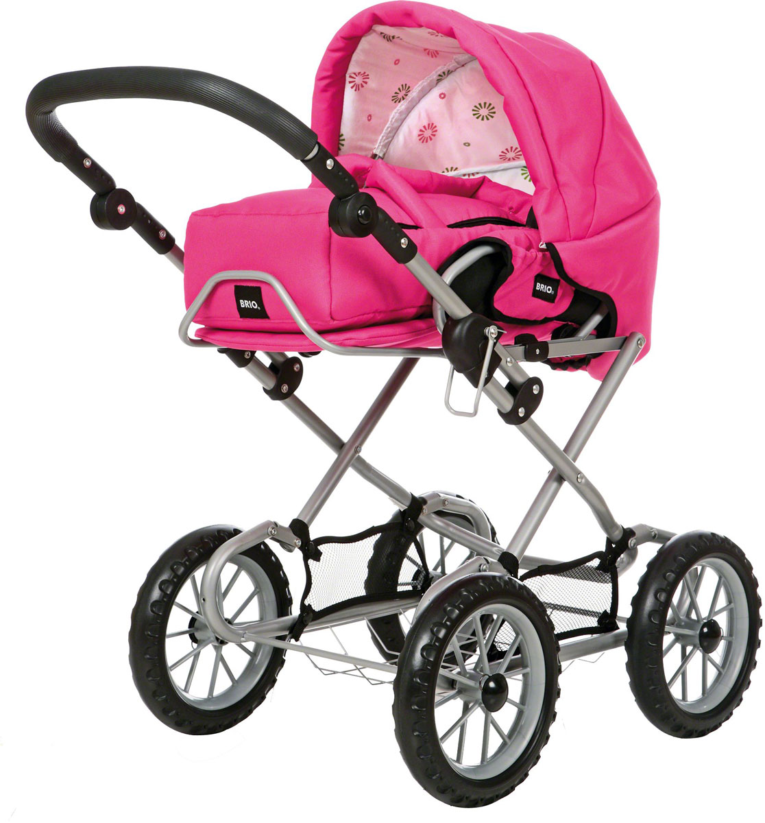 Brio Коляска-трансформер для кукол24891309 Brio Коляска-трансформер для кукол24891309Коляска для куклы Brio трансформер 24891309 приведет малыша в восторг. Коляску можно сложить, поэтому много места в квартире или в доме она занимать не будет. Капюшон можно откидывать, когда это необходимо. Используя коляску, девочка сможет придумать множество различных сюжетов, что будет развивать ее фантазию. Коляска-трансформер для куклы растет вместе с вашим ребенком, ручка коляски регулируется по высоте от 50 до 80 см, а так же есть отдельная люлька-переноска.