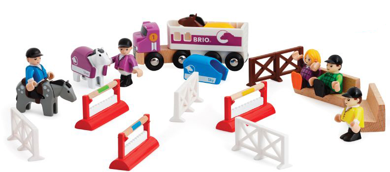 Brio Ипподром33796 Brio Ипподром33796BRIO игр.наб.Ипподром,3 лошадки,5 фиг.,машина,барьеры,аксесс.,29х9х15см,кор.