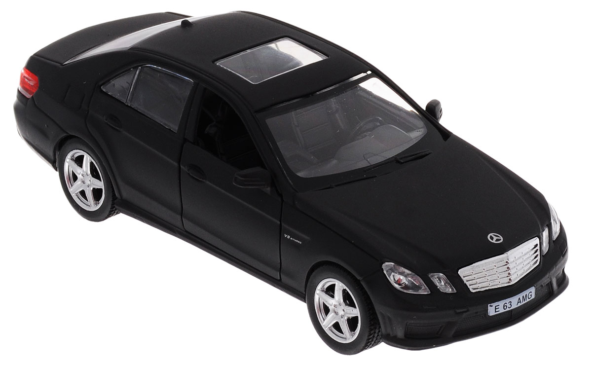 Uni-Fortune Toys Модель автомобиля Mercedes-Benz E 63 AMG цвет черный554999M Uni-Fortune Toys Модель автомобиля Mercedes-Benz E 63 AMG цвет черный554999MМодель автомобиля Uni-Fortune Toys Mercedes-Benz E 63 AMG будет отличным подарком как ребенку, так и взрослому коллекционеру. Благодаря броской внешности и великолепной точности автомобиль станет подлинным украшением любой коллекции авто. Модель выполнена в масштабе 1/32. Модель будет долго служить своему владельцу благодаря металлическому корпусу с элементами из пластика. Передние двери машины открываются. Машинка обладает инерционным механизмом, ее необходимо отвести назад, затем отпустить - и она быстро поедет вперед. Шины обеспечивают отличное сцепление с любой поверхностью пола. Модель автомобиля обязательно понравится вашему ребенку и станет достойным экспонатом любой коллекции.