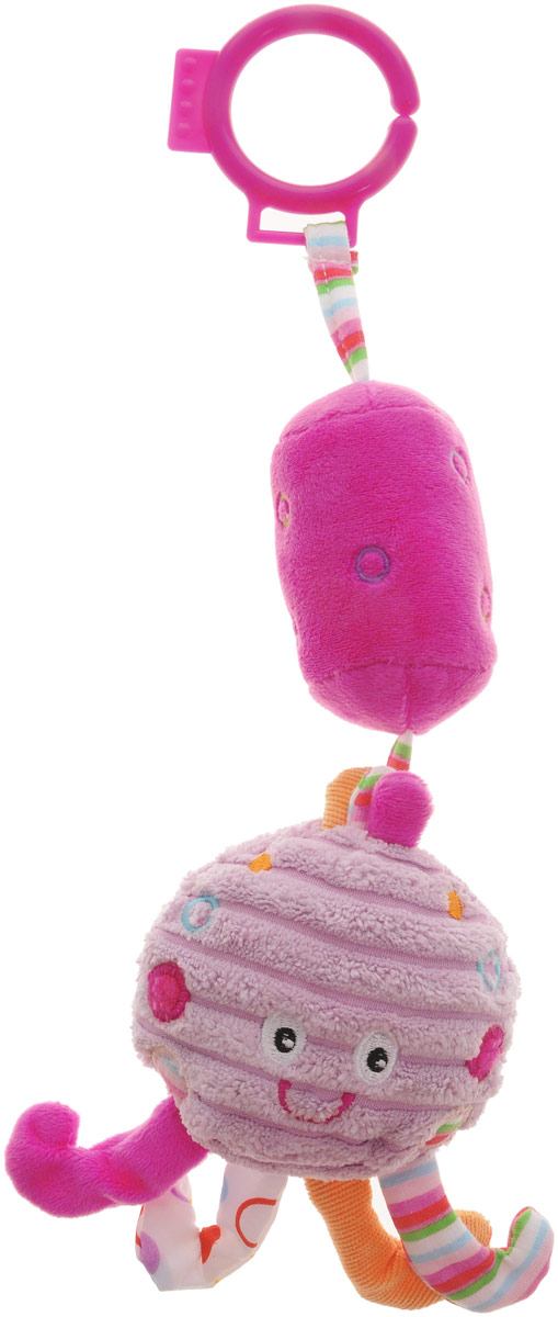 Жирафики Игрушка-подвеска Осьминожка с колокольчиком93854 Жирафики Игрушка-подвеска Осьминожка с колокольчиком93854Яркая игрушка-подвеска Жирафики Осьминожка с колокольчиком выполнена из материалов различной фактуры в виде забавного осьминога. Как же весело и интересно ее рассматривать! Но держать ее в маленьких ручках еще интереснее, ведь она таит в себе столько приятных сюрпризов и столько удивительных открытий! Внутри овального элемента находится бубенчик. Если малыш возьмет игрушку в руку и потрясет, он услышит приятный звон. С помощью пластикового незамкнутого кольца игрушку можно подвесить к кроватке, коляске, автокреслу или игровой дуге малыша. Игрушка-подвеска поможет ребенку в развитии цветового и звукового восприятия, концентрации внимания, мелкой моторики рук, координации движений и тактильных ощущений.
