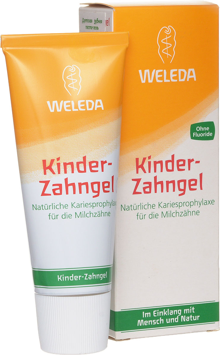 Weleda Детская зубная паста-гель, с календулой, 50 мл8186 Weleda Детская зубная паста-гель, с календулой, 50 мл8186Детский зубной гель с календулой Weleda разработан специально для детей и обеспечивает естественный уход за молочными зубами, поддерживая при этом естественный баланс микрофлоры в полости рта малыша. Зубной гель производят только из натуральных компонентов, которые совершенно безопасны даже при случайном проглатывании. Набор эфирных масел обладает вкусом и ароматом, который нравится большинству детей. Яркий оранжевый цвет, который придают содержащихся в календуле каротиноиды, превращает для детей чистку зубов в увлекательную игру. Чистящим веществом детского зубного геля является диоксид кремния. Этот минерал нежно и аккуратно очищает зубы, не повреждая нежную эмаль молочных зубов, а экстракт календулы укрепляет дёсны. В состав зубной пасты не входят соединения фтора, поскольку его необходимую ежедневную норму ребенок обычно получает из пищи. Регулярная чистка зубов детским зубным гелем Weleda позволяет избавиться от зубного налета и естественным...