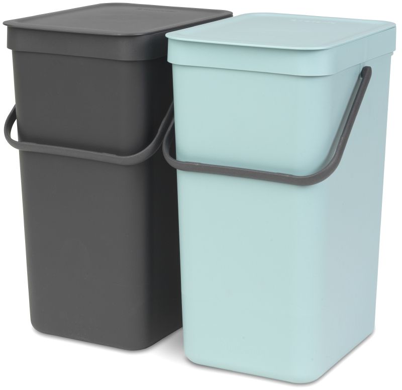 Набор ведер для мусора Brabantia Sort & Go, цвет: мятный, серый, 16 л, 2 шт110023 Набор ведер для мусора Brabantia Sort & Go, цвет: мятный, серый, 16 л, 2 шт110023Этот комплект из двух ведер, каждое вместимостью 16 литров, поместится практически в любом кухонном шкафу на дверцах, открывающихся как вправо, так и влево, не создавая нагрузки на петли. Может устанавливаться на дверцы, открывающиеся вправо или влево; Простое в установке изделие – в комплект входит настенный держатель, крепежные детали и инструкция; Полный доступ к мусорным ведрам – блок с ведрами выдвигается из шкафа при открывании дверцы; Прочная опорная конструкция – отсутствие нагрузки на петли дверцы; Прочные ручки и удобные захваты снизу для удобства освобождения от мусора; Отлично подходят для чистки овощей или фруктов, уборки и т.п. – крышка фиксируется в открытом положении; Имеются идеально подходящие по размеру мешки Brabantia PerfectFit с завязками (размер D) – удобно устанавливаются в ведро; Гарантия 10 лет.