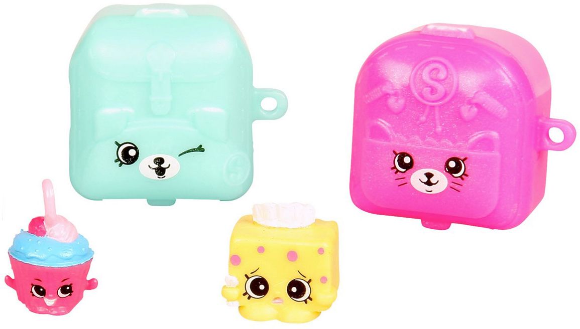 Shopkins Набор фигурок 2 шт56143 Shopkins Набор фигурок 2 шт56143Набор фигурок Shopkins - это отличное приобретение для девочки-мечтательницы! В наборе ваш ребенок найдет две фигурки Shopkins, два рюкзачка и буклет коллекционера. Фигурки, выполненные в нежных тонах, выглядят очень жизнерадостными. Кто именно оказался наборе, вам поможет разобраться руководство коллекционера, в котором подробно написано о каждом герое. Эти добродушные мордашки с маленькими глазками и носиками обязательно привлекут внимание ребенка.