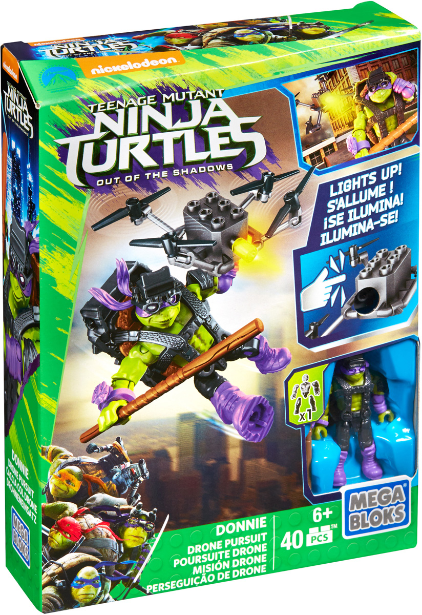 Mega Bloks Черепашки Ниндзя Конструктор Погоня ДонниDPF74_DPF75 Mega Bloks Черепашки Ниндзя Конструктор Погоня ДонниDPF74_DPF75Переходите в скрытый режим вместе с черепашками-ниндзя: Донателло и его дрон-преследователь из Черепашек-ниндзя 2 от Mega Bloks! С летающим дроном Донателло вы сможете шпионить за врагами в полной темноте. В набор входит сборный дрон со светодиодными огнями и подставка. Донателло почти всегда находится в команде, потому что он легко убеждаем и безотказен. Имеет весьма тонкое чувство юмора, что позволяет ему не только помогать и поддерживать братьев в трудную минуту своими знаниями, но к тому же цеплять их и показывать свое превосходство. Игра с конструктором способствует развитию мелкой моторики, воображения, творческого мышления. Рекомендуется докупить 2 батарейки типа LR41 (товар комплектуется демонстрационными).