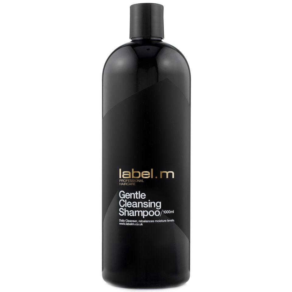 Label.m Шампунь Глубокая очистка, 1000 млLSDC1000 Label.m Шампунь Глубокая очистка, 1000 млLSDC1000Эффективно удаляет загрязнения и остатки укладочных средств, а также мягко устраняет частицы хлора, накапливающиеся при частом посещении бассейна. Протеины пшеницы и сои, бамбук и инжир защищают и укрепляют. Эксклюзивный комплекс Enviroshield предохраняет волосы от термического воздействия во время укладки и от УФ лучей.
