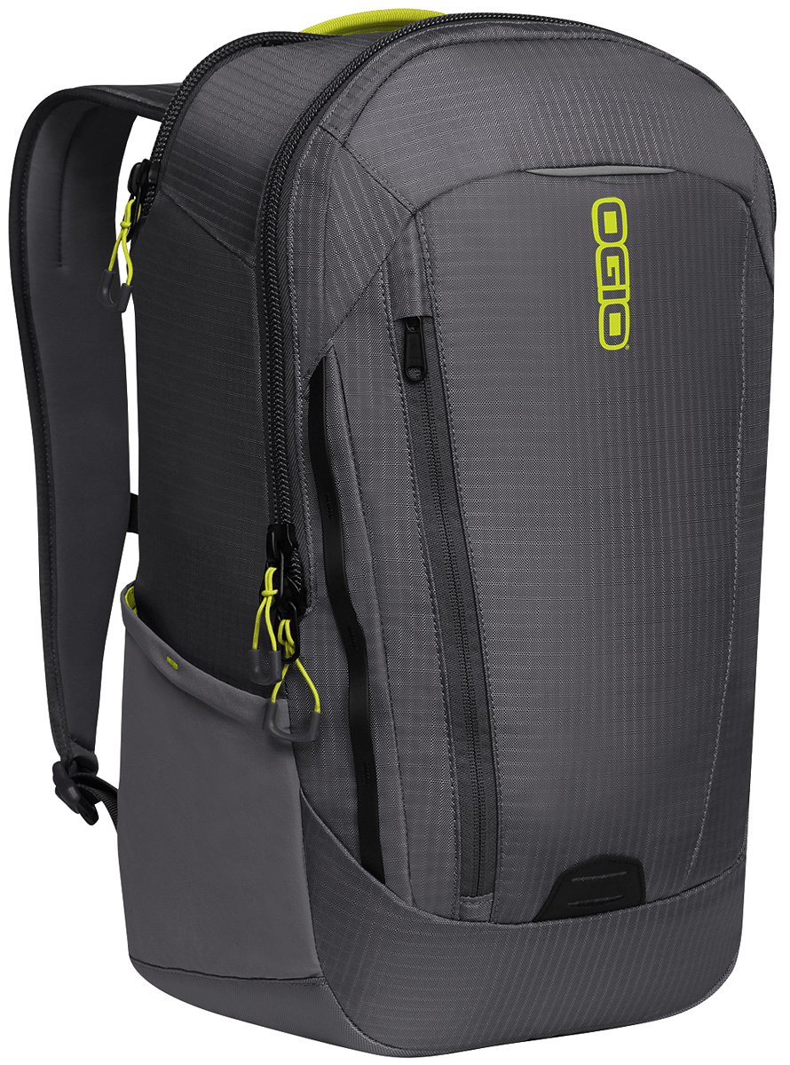 Рюкзак городской Ogio Apollo Pack, цвет: черный, 20 л111106-248 Рюкзак городской Ogio Apollo Pack, цвет: черный, 20 л111106-248OGIO – высокотехнологичный продукт от американского производителя. Вместимые сумки для путешествий, работы и отдыха, специальная коллекция городских сумок для женщин, жесткие боксы под мелкий инвентарь и многое другое. Этот рюкзак – Достаточно вместительный, благодаря чему у Вас есть возможность взять с собой множество необходимых вещей, и при этом совсем не громоздкий. Множество специализированных карманов помогают распределить вещи в рюкзаке наиболее оптимальным способом, а современный дизайн обеспечивает отличный внешний вид, который точно не испортит Ваш образ.