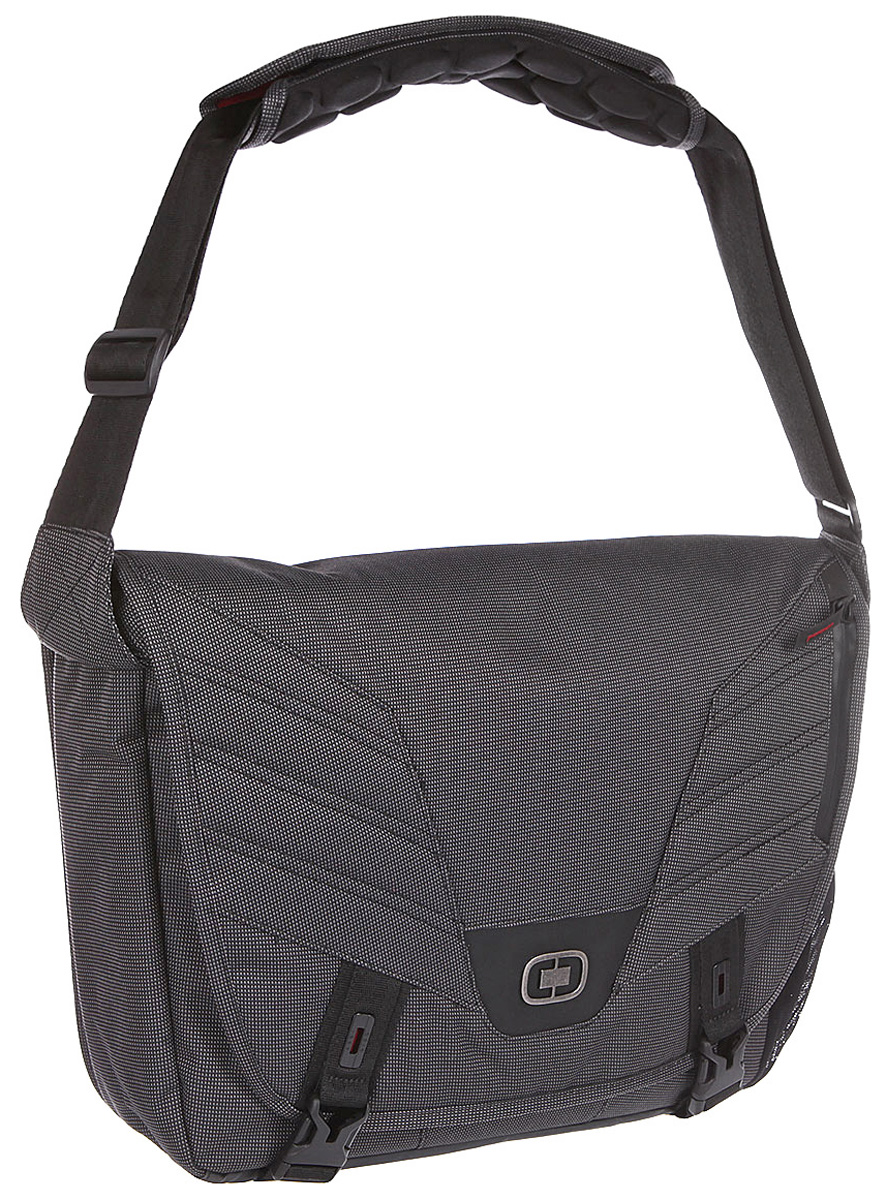 Сумка для ноутбука Ogio Renegade Messenger, цвет: черный, 11 л117049-317 Сумка для ноутбука Ogio Renegade Messenger, цвет: черный, 11 л117049-317OGIO – высокотехнологичный продукт от американского производителя. Вместимые сумки для путешествий, работы и отдыха, специальная коллекция городских сумок для женщин, жесткие боксы под мелкий инвентарь и многое другое. Отличный чехол для ноутбука, который значительно облегчит транспортировку Вашего гаджета особенно в тех ситуациях, когда нет необходимости брать с собой много вещей. В нем удачно поместится 13-дюймовый ноутбук и все его аксессуары, такие как блок питания, мышь, наушники и т.п. Имеются также специализированный отдел для бутылки с водой и кармашек для кошелька с быстрым доступом.