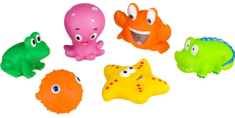 Happy Baby Набор игрушек для купания Water Fun32014 Happy Baby Набор игрушек для купания Water Fun32014Water Fun – набор игрушек для игры в ванной во время купания малыша! Water Fun превратит купание ребенка в интересную и познавательную игру с исследованием свойств предметов. Процесс игры развивает координацию движений, мелкую моторику, воображение. ОСОБЕННОСТИ: – использование в ванной комнате; – способствуют развитию ребенка. РАЗВИВАЕТ: – познавательный интерес; – представления о весе и объеме; – представления о свойствах предметов; – мелкую моторику Уход: Вымыть перед первым использованием. Рекомендуется вымыть водой с мылом, тщательно ополоснуть. Не использовать для очистки едкие моющие вещества. Сушить при комнатной температуре. Внимание! Использовать на мелководье только под присмотром взрослых. Не оставляйте своего ребенка без присмотра в воде.