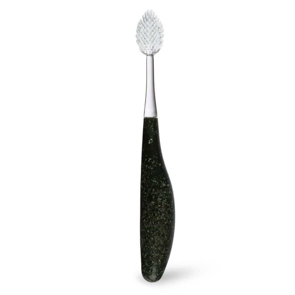 Radius, Зубная щетка для взрослых Source/ Toothbrush Source/ чернаяR004938 Radius, Зубная щетка для взрослых Source/ Toothbrush Source/ чернаяR004938органические зубные щетки для левой и правой руки. Мягкая, широкая головка с веерной щетиной помогает улучшить здоровье десен, массируя десны во время чистки. Эргономичная ручка обеспечивает спокойную хватку, что снижает давление на зубы, помогает защитить десны, уменьшает кровоточивость десен и эрозии эмали.Широкий спектр – чистка зубов и массаж десен одновременно.