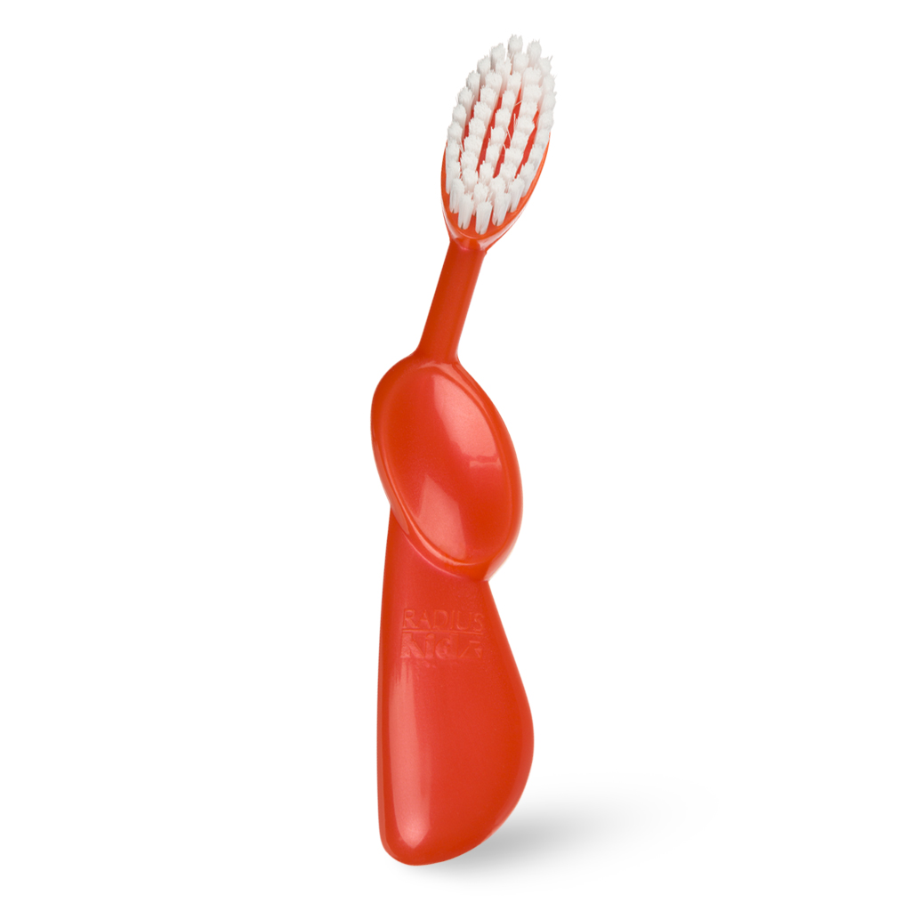 Radius, Зубная щетка для детей от 6-ти лет Kidz/ Toothbrush Kidz / оранжевая с белой щетинойR004730 Radius, Зубная щетка для детей от 6-ти лет Kidz/ Toothbrush Kidz / оранжевая с белой щетинойR004730Зубные щетки для детей от 6 лет. Большой захват для большого пальца, чтобы было удобно держать ручку - специально разработан для детей. В три раза больше очень тонких щетинок с широким овальным форматом, мягко массажирует десны.