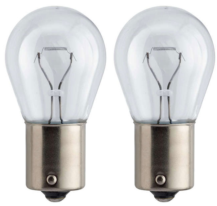 Лампа автомобильная галогенная сигнальная Philips Vision, цоколь BA15s, 12V, 21W, 2 шт12498B2 (бл.) Лампа автомобильная галогенная сигнальная Philips Vision, цоколь BA15s, 12V, 21W, 2 шт12498B2 (бл.)Автомобильная лампа Philips Vision изготовлена из запатентованного кварцевого стекла с УФ-фильтром Philips Quartz Glass. Кварцевое стекло в отличие от обычного стекла выдерживает гораздо большее давление и больший перепад температур. При попадании влаги на работающую лампу, лампа не взрывается и продолжает работать. Лампа Philips Vision производит на 30% больше света по сравнению со стандартной лампой, благодаря чему стоп-сигналы или указатели поворота будут заметны с большего расстояния. Применение лампы: - передний указатель поворота; - задний указатель поворота; - фонарь подсветки государственного регистрационного знака; - задний противотуманный фонарь; - габаритный фонарь/стояночный фонарь; - стоп-сигнал; - дневные ходовые огни; - задний фонарь. Лампа Philips Vision отличается высокой эффективностью, соответствуя всем современным требованиям.