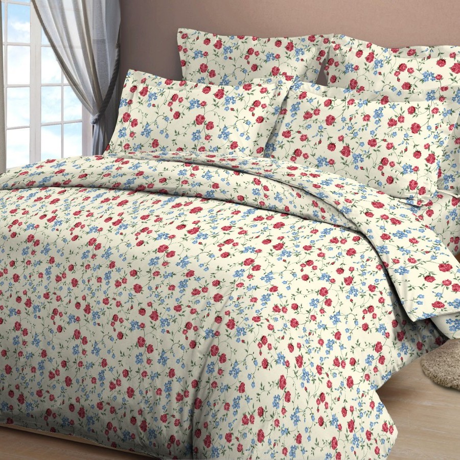 Комплект белья Letto, евро, наволочки 70х70. B135-6B135-6 Комплект белья Letto, евро, наволочки 70х70. B135-6B135-6Комплект постельного белья Letto выполнен из классической российской бязи (хлопка). Комплект состоит из пододеяльника, простыни и двух наволочек. Постельное белье, оформленное ярким цветочным рисунком, имеет изысканный внешний вид. Пододеяльник снабжен молнией. Благодаря такому комплекту постельного белья вы сможете создать атмосферу роскоши и романтики в вашей спальне. Уважаемые клиенты! Обращаем ваше внимание на тот факт, что расцветка наволочек может отличаться от представленной на фото.
