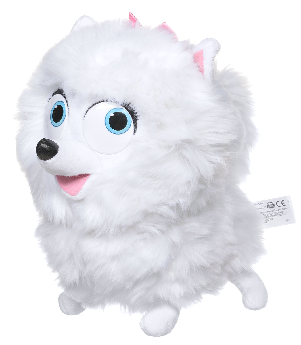 Secret Life of Pets Мягкая озвученная игрушка Шпиц Гиджет 22 см72809_0001_GIDGET Secret Life of Pets Мягкая озвученная игрушка Шпиц Гиджет 22 см72809_0001_GIDGETМягкая озвученная игрушка Secret Life of Pets Шпиц Гиджет - отличный подарок для каждого поклонника мультфильма Тайная жизнь домашних животных. Этот добрый и уморительно смешной мультфильм повествует о жизни обычных манхэттенских питомцев, которые вдруг узнают о том, что брошенные животные готовят нападение на них. Белый шпиц Гиджет живет напротив Макса. Она очень активная, хотя и любит сладко поспать на диване. Эта очаровательная девочка с красивым бантом очень смелая и изобретательная. Она все время наблюдает за Максом и первая узнает о том, что его долго нет дома. Игрушка озвучена на английском языке. Мягкая игрушка Secret Life of Pets Шпиц Гиджет выглядит точь-в-точь как в мультфильме. Игрушка изготовлена из качественного и безопасного материала. Рекомендуется докупить 3 батарейки напряжением 1,5V типа LR44 (товар комплектуется демонстрационными).