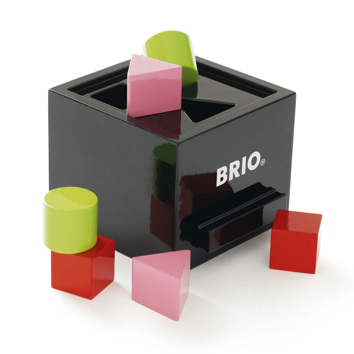 Brio Сортер30144 Brio Сортер30144Сортер Brio позволит вашему малышу изучить и понять основные геометрические формы. С помощью сортера с кубиками, ребенок научится различать фигуры и цвета, а также узнает как выглядят треугольник, круг и квадрат. Весело и задорно малыш будет собирать элементы в сортер. Играя с сортером, дети улучшат моторику, развивают мышление и координацию рук. Замечательная, высококачественная, развивающая игрушка для вашего маленького чада.