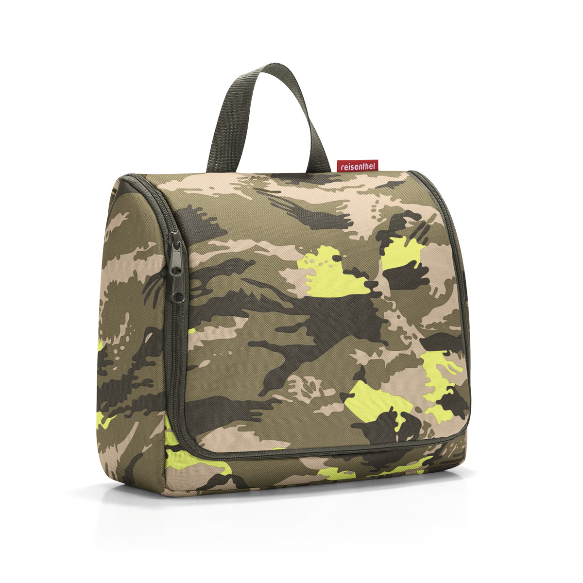 Сумка-органайзер женская Reisenthel Toiletbag XL camouflage, цвет: зеленый, бежевый. WO5034WO5034 Сумка-органайзер женская Reisenthel Toiletbag XL camouflage, цвет: зеленый, бежевый. WO5034WO5034Объемная сумка-органайзер, очень удобная в поездках, а также в ванной или гардеробной: вмещает все необходимое и позволяет хранить мелочи в идеальном порядке. - внутри сумки - 1 основное отделение и 4 кармана. Еще 2 кармана на молнии расположены на крышке с внутренней стороны; - специальный крючок позволяет подвесить органайзер в развернутом состоянии, облегчив доступ к косметике и аксессуарам; - съемное зеркало можно прикрепить к специальной липучке; - объем – 6 литров.