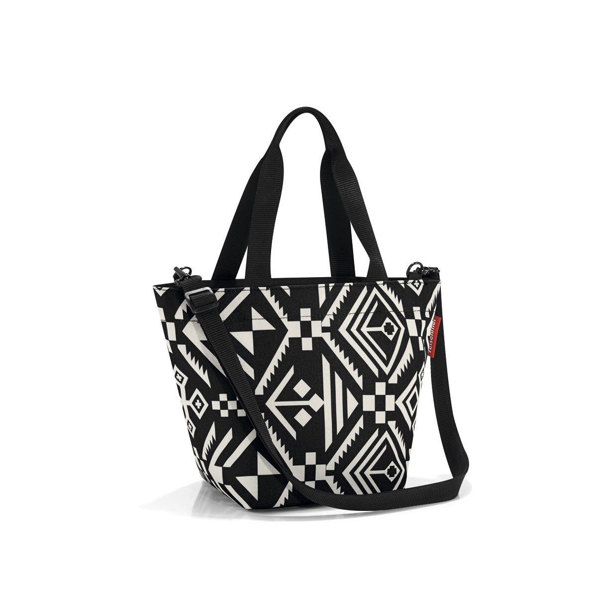 Сумка-шоппер женская Reisenthel Shopper XS hopi, цвет: черный. ZR7034ZR7034 Сумка-шоппер женская Reisenthel Shopper XS hopi, цвет: черный. ZR7034ZR7034Симпатичная сумка для повседневного использования: широкие удобные лямки для переноски в руках и удобный плечевой ремешок с регулируемой длиной, который можно отстегнуть.Объем 4 литра позволяет вместить все необходимые мелочи. Застегивается на молнию. Внутри - кармашек на молнии.