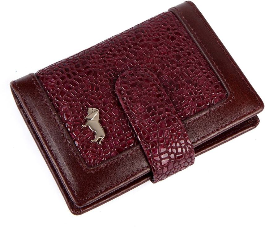Визитница Labbra L043-5589 wine redL043-5589 Визитница Labbra L043-5589 wine redL043-5589Визитница торговый марки LABBRA из натуральной кожи. Модель вмещает 26 визитных карточек, имеется потайной кармашек. Закрывается на кнопку.