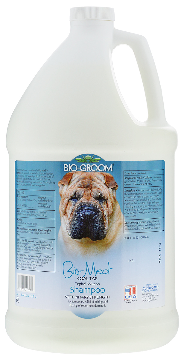 Шампунь для собак Bio-Groom Bio-Med, дегтярно-серный, 3,8 л21228 Шампунь для собак Bio-Groom Bio-Med, дегтярно-серный, 3,8 л21228Шампунь для собак Bio-Groom Bio-Med используется для мытья животных, склонных к кожной аллергии, а также животных с себореей, блошиным дерматитом, псориазом. Этот нежный шампунь благотворно влияет на шерсть и кожу, помогает бороться с вычесыванием и выкусыванием шерсти вследствие зуда. В основе - мягкий детский шампунь. Специальные фармацевтические ингредиенты настолько эффективны, что почесывания и выкусывание шерсти полностью прекращаются после нескольких применений шампуня. Для любых жесткошерстных пород идеально подходит сразу же после тримминга, ускоряет заживление микротравм кожи. Подходит только для собак. Способ применения: Перед применением хорошо взболтать. Шампунь можно использовать разведенным теплой водой в пропорции 1 к 2 или в концентрированном виде. Намочите шерсть теплой водой. Нанесите достаточное количество шампуня для образования устойчивой пены. Оставьте пену на шерсти на 3-5 минут, затем сполосните. При необходимости повторите процедуру....