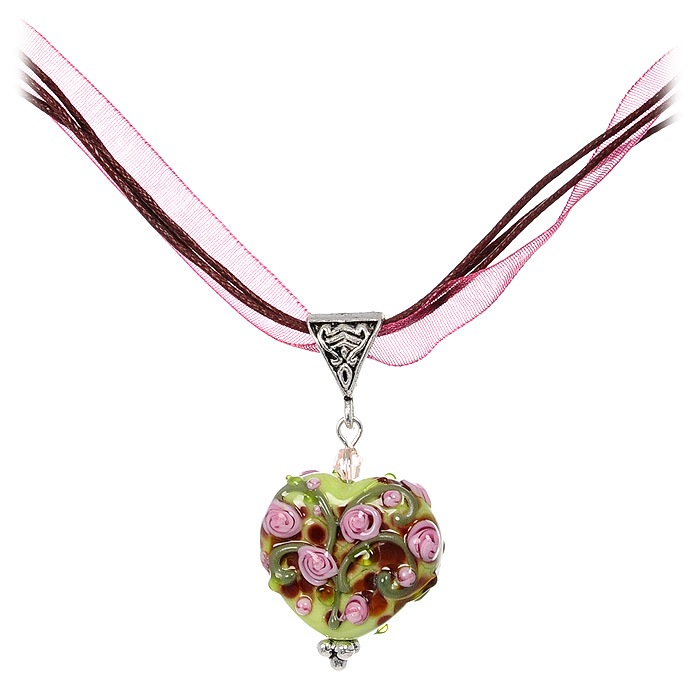 Кулон Тайный подарок (Lampwork) Ручная авторская работаPD0109 Кулон Тайный подарок (Lampwork) Ручная авторская работаPD0109Общая высота кулона 3 см, ширина 2,5 см. Длина жгута 42 см. Авторская работа. Автор Ольга Букина. Оригинальный кулон, выполненный из цветного стекла, позволит Вам с легкостью воплотить самую смелую фантазию и создать собственный, неповторимый образ. Красивое и необычное украшение блестяще подчеркнет изящество, женственность и красоту своей обладательницы и поможет внести разнообразие в привычный образ. Это сон близкой весны, капли раскаленного жара посреди тающих снегов. Это миг теплоты, ласкового бриза с океана и соли на губах любимой. Это искра синтеза светила, лава вулкана, обжигающая секунда страсти. Это длящийся мгновение вечности жаркий, солнечный, летний день. Это хрустальное мгновение тайны только для двоих, проникнутый тончайшим ароматом Louise Odier. Каждое украшение выполнено вручную и потому уникально. Ваше украшение может несколько отличаться в деталях от представленного на фотографии. Общий вид украшения сохраняется.