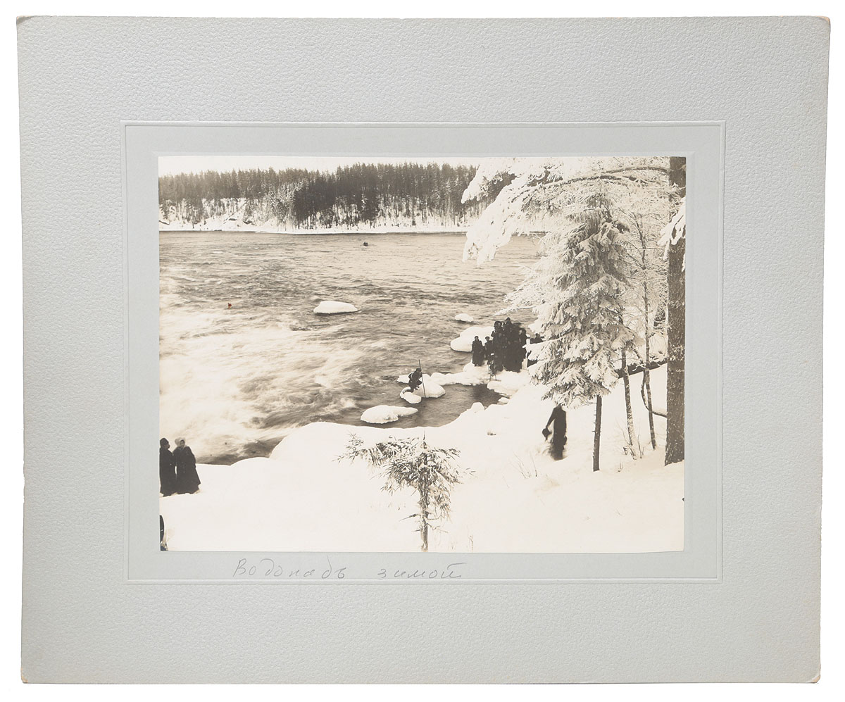 Водопад зимой. ФотографияНВА-2 2508 16-33 Водопад зимой. ФотографияНВА-2 2508 16-33Фотография. Российская Империя, начало ХХ века. Размер листа 29 х 35 см, размер фотографии 17 х 23 см. На обороте печать «Фотографический кабинет П. Крестинина. Сохранность хорошая. Не подлежит вывозу за пределы Российской Федерации.