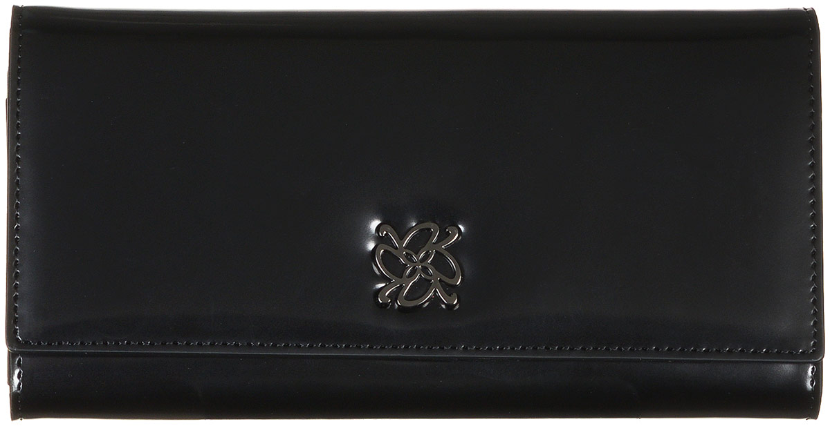 Кошелек женский Vitacci, цвет: черный. HS051HS051 Кошелек женский Vitacci, цвет: черный. HS051HS051Стильный женский кошелек от Vitacci понравится вам с первого взгляда. Он изготовлен из натуральной гладкой кожи и оформлен фирменной пластинкой. Изделие закрывается клапаном на кнопку. Внутри расположено пять отделений для купюр, два из которых закрываются на рамочный замок. Также внутри расположено отделение для мелочи на молнии, открытый боковой карман и пять карманов для кредиток и карт, один из которых с прозрачным окошком. Изделие упаковано в фирменную коробку. Такой элегантный кошелек подчеркнет ваш безупречный вкус и станет незаменимым аксессуаром благодаря своей практичности.
