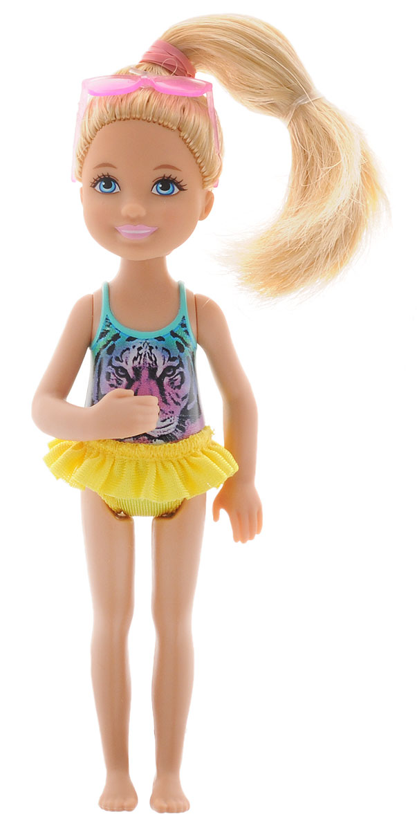 Barbie Мини-кукла Челси цвет одежды бирюзовый сиреневый желтыйDGX40_DGX32 Barbie Мини-кукла Челси цвет одежды бирюзовый сиреневый желтыйDGX40_DGX32Мини-кукла Barbie Челси порадует любую девочку, ведь она такая приветливая и веселая, что может поднять настроение одним своим присутствием. У куклы длинные светлые волосы, что позволит ребенку всласть насладиться разными прическами. Челси одета в стильный купальник, образ дополняют солнечные очки на голове. Игрушка изготовлена из качественных и безопасных материалов. Благодаря играм с куклой, ваша малышка сможет развить фантазию и любознательность, овладеть навыками общения и научиться ответственности. Порадуйте свою принцессу таким прекрасным подарком!