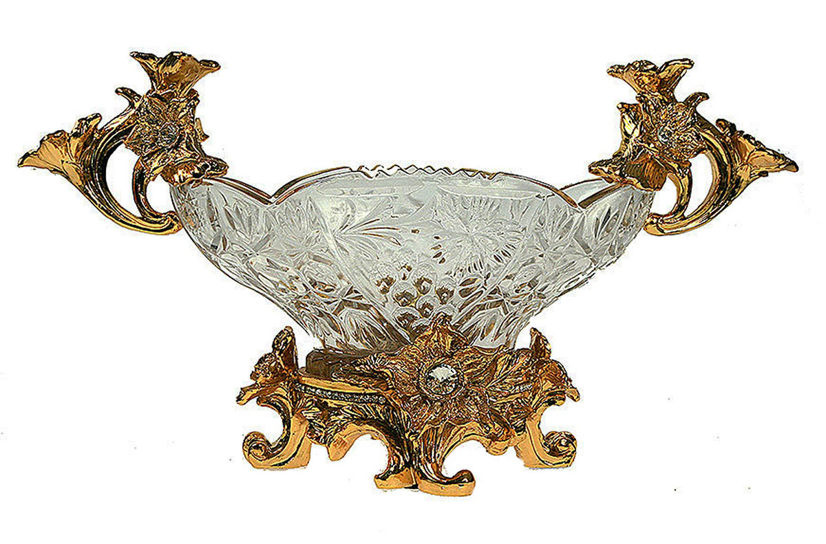 Фруктовница Русские Подарки Версаль, 16 х 42 х 24 см. 4891948919 Фруктовница Русские Подарки Версаль, 16 х 42 х 24 см. 4891948919Фруктовница на ножке Русские Подарки Версаль выполнена из стекла и полистоуна. Отлично подойдет для подачи фруктов или сладостей. Стильная форма и интересное исполнение идеально впишутся в любой интерьер. Не рекомендуется использовать в микроволновой печи. Мыть теплой водой с применением нейтральных моющих средств.