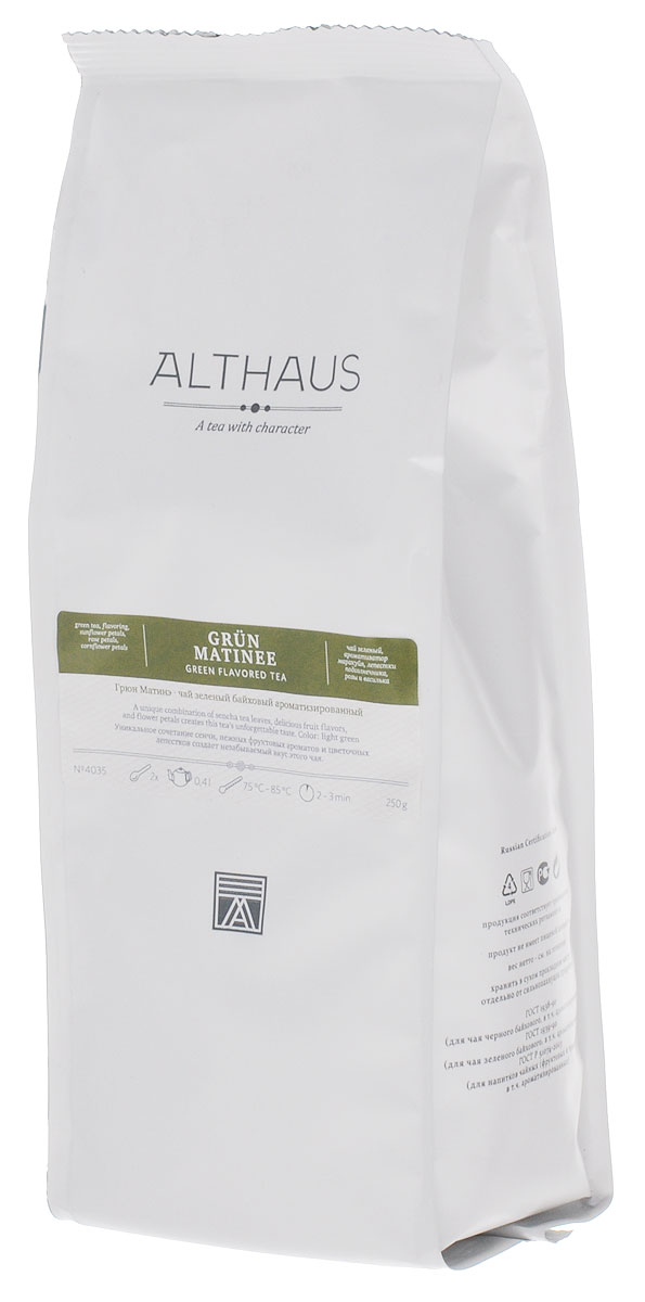 Althaus Grun Matinee зеленый листовой чай, 250 гTALTHL-L00122 Althaus Grun Matinee зеленый листовой чай, 250 гTALTHL-L00122Althaus Grun Matinee — необыкновенный купаж классического японского зеленого чая Сенча, изысканных фруктовых ароматов и цветочных лепестков. Рецепт изготовления цветочного чая появился в Китае более семи веков назад. Сегодня чай, ароматизированный лепестками и бутонами различных цветов, стал классикой чайного искусства. Грюн Матинэ дает настой с деликатным букетом и освежающим послевкусием. В нежном цветочно-фруктовом аромате чувствуются земляничные нотки и медовая сладость грушевых оттенков. Изящные лепестки пурпурной розы, небесно-синего василька и по-летнему яркого подсолнечника органично дополняют замечательный вкус этого чая. Роза смягчает остроту зеленой Сенчи, василек и подсолнечник придают напитку утреннюю свежесть и чистоту. Утром Грюн Матинэ взбодрит вас терпкостью раннего зеленого чая, а вечером согреет теплыми нотами полевых цветов. Оптимальная температура заваривания: 85°С. Температура воды: 75-85 °С ...