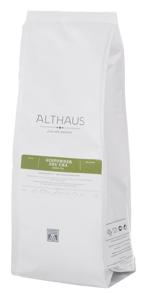 Althaus Gunpowder Zhu-Cha зеленый листовой чай, 250 гTALTHL-L00105 Althaus Gunpowder Zhu-Cha зеленый листовой чай, 250 гTALTHL-L00105Althaus Ганпаудер Жу Ча — популярный китайский зеленый чай, получивший признание во всем мире. Взрывное имя (в переводе gunpowder — ружейный порох) этому чаю в XVIII веке дали англичане, так как его сильно скрученные глянцевитые листочки внешне напоминали металлические дробинки. Ганпаудер Жу Ча обладает классическим ароматом зеленого чая и терпким травянистым вкусом с едва ощутимой горчинкой на корне языка. Он дает насыщенный медово-желтый настой с очень глубоким и интенсивным букетом. Легкие смолисто-дымные оттенки, явная кислинка и нота сухофруктов создают индивидуальность этого чая. В пустой чашке напиток оставляет приятный сливочный запах. Благодаря своей необычной внешней форме этот чай сохраняет свежесть намного дольше, чем все другие сорта зеленого чая. В Азии Ганпаудер приобрел широкую популярность как повседневный зеленый чай. Его пьют в обед и вечером, с сахаром, мятой, лимоном. Оптимальная температура заваривания Ганпаудер Жу Ча 80°С ...