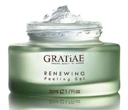 Gratiae Обновляющий пилинг-гель Reneweing Facial Peeling Gel, 50 мл00-00000147 Gratiae Обновляющий пилинг-гель Reneweing Facial Peeling Gel, 50 мл00-00000147Нежный пилинг–гель для лица очищает кожу, придавая ей сияние молодости. Этот гель эффективно способствует сужению пор, удаляя мертвые клетки кожи и поглощая излишки жира. Он содержит натуральные растительные экстракты и термальную минеральную воду, которые способствуют обновлению кожи и освежают цвет лица.