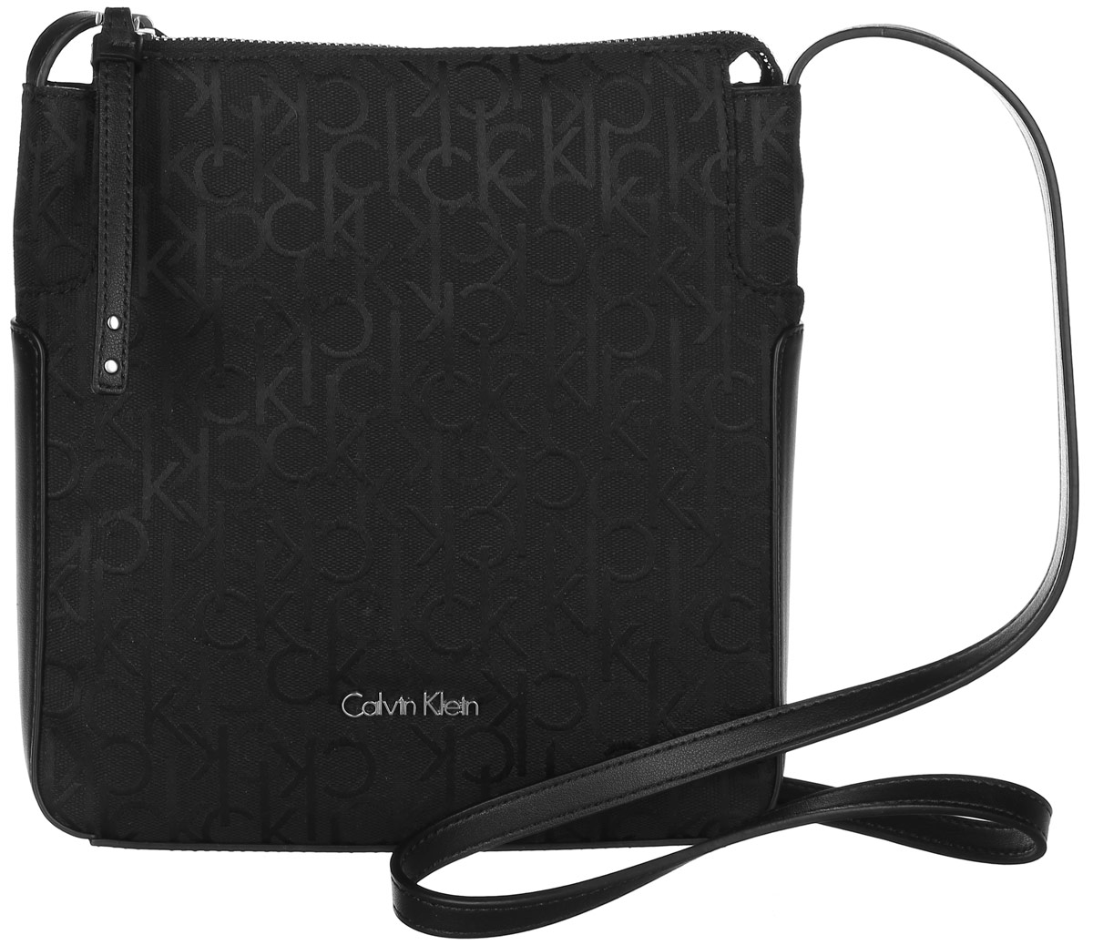 Сумка женская Calvin Klein Jeans, цвет: черный. K60K602236_0010K60K602236_0010 Сумка женская Calvin Klein Jeans, цвет: черный. K60K602236_0010K60K602236_0010Стильная сумка Calvin Klein не оставит вас равнодушной благодаря своему дизайну и практичности. Она изготовлена из качественного хлопка с элементами из искусственной кожи и оформлена фирменным принтом. Лицевая часть оформлена металлической пластинкой с названием бренда. Сумка оснащена удобным плечевым ремнем, длина которого регулируется с помощью пряжки. Изделие закрывается на удобную молнию. Внутри расположено главное отделение, которое содержит открытый накладной карман для мелочей. Такая удобная и модная сумка станет незаменимой вещью в вашем гардеробе.