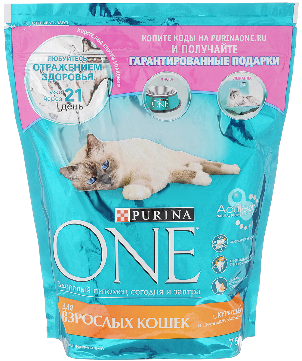 Корм сухой Purina One для взрослых кошек, с курицей и цельными злаками, 750 г12266732 Корм сухой Purina One для взрослых кошек, с курицей и цельными злаками, 750 г12266732Корм для взрослых кошек (старше 1 года) Purina One с курицей и злаками идеально подходит для домашних питомцев, за счет своего сбалансированного состава сохраняя и поддерживая их здоровье и хорошее самочувствие. Научными исследованиями доказано благотворное влияние содержащихся в корме Омега 6 жирных кислот и цинка на здоровье кожи и шерсти питомцев. При постоянном включении в рацион домашнего животного сухого корма Purina One шерсть кошек становится густой и блестящей, а их кости — крепкими и подвижными, за что, помимо прочего, отвечает витамин D, содержащийся в корме в нужном количестве. Корм для взрослой кошки должен содержать достаточное количество белка, необходимого для активности животных в этом возрасте. Purina One с курицей и злаками отвечает и этому показателю, являясь оптимальным выбором для питания всех взрослых кошек. Товар сертифицирован.