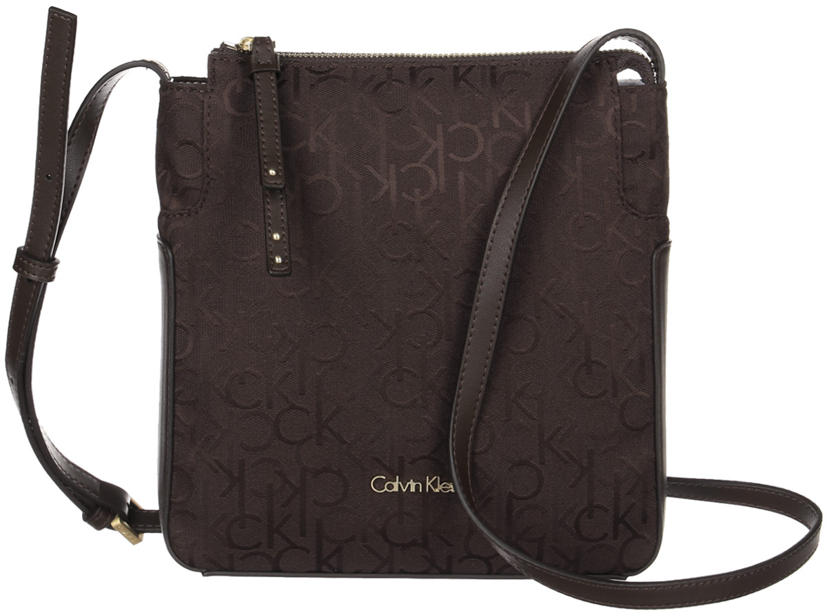 Сумка женская Calvin Klein Jeans, цвет: коричневый. K60K602236_2250K60K602236_2250 Сумка женская Calvin Klein Jeans, цвет: коричневый. K60K602236_2250K60K602236_2250Стильная сумка Calvin Klein не оставит вас равнодушной благодаря своему дизайну и практичности. Она изготовлена из качественного хлопка с элементами из искусственной кожи и оформлена фирменным принтом. Лицевая часть оформлена металлической пластинкой с названием бренда. Сумка оснащена удобным плечевым ремнем, длина которого регулируется с помощью пряжки. Изделие закрывается на удобную молнию. Внутри расположено главное отделение, которое содержит открытый накладной карман для мелочей. Такая удобная и модная сумка станет незаменимой вещью в вашем гардеробе.