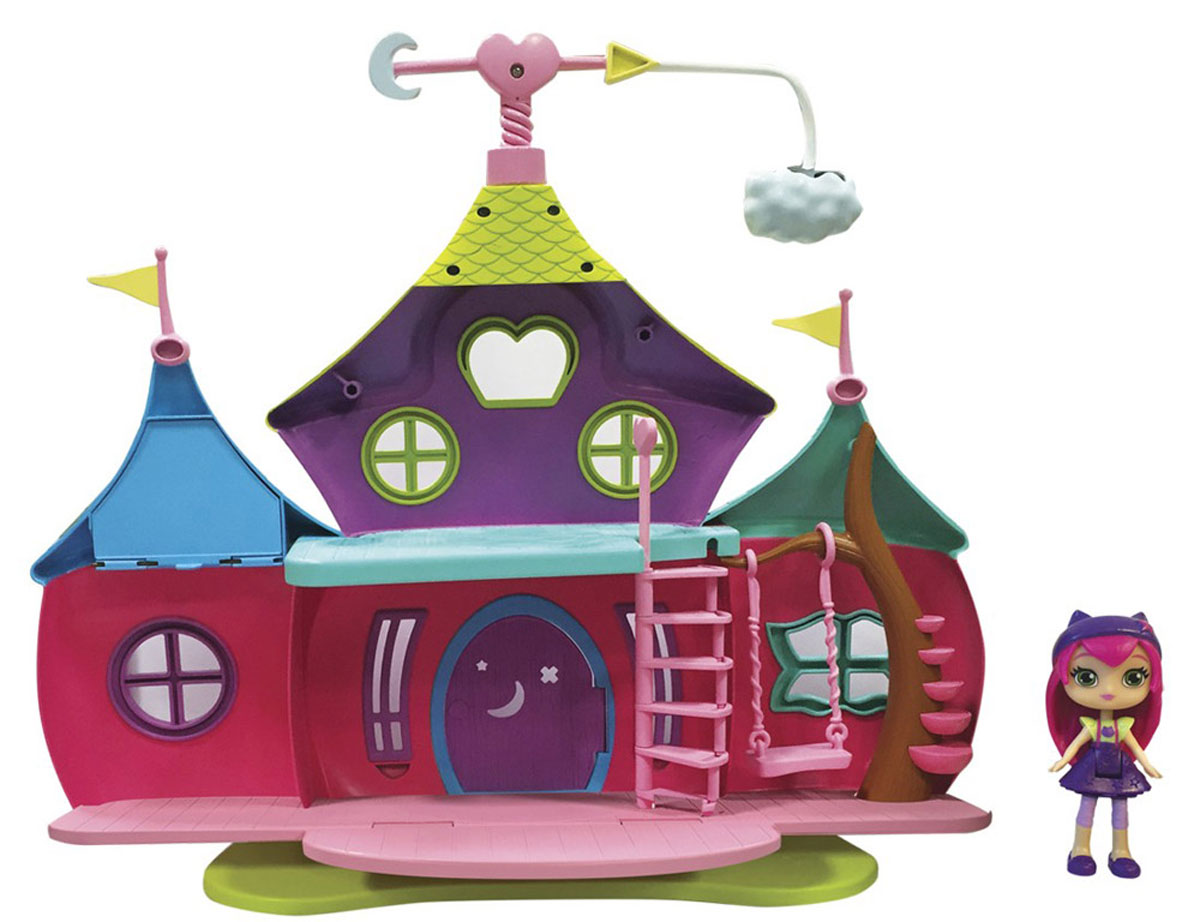 Little Charmers Игровой набор с мини-куклой Волшебный домик71726 Little Charmers Игровой набор с мини-куклой Волшебный домик71726Игровой набор с мини-куклой Little Charmers Волшебный домик - игрушка по мотивам мультфильма Маленькие волшебницы. В мультфильме речь идет о трех подружках-чародейках, которые еще только постигают азы искусства волшебства. Конечно же, они еще новички в этом, поэтому иногда допускают ошибки. В результате девочкам приходится сталкиваться с различными трудностями - их ждут увлекательные, но в то же время опасные приключения! Очаровательный кукольный домик выглядит ярко и очень эффектно. У него два этажа, имеется лестница и подвесные качели. Также имеется котел, в котором варится волшебное зелье. В комплект также входит мини-кукла - одна из главных героинь мультфильма - Hazel. Кроме того, в набор включен лист с наклейками, ими можно декорировать дом по своему усмотрению.