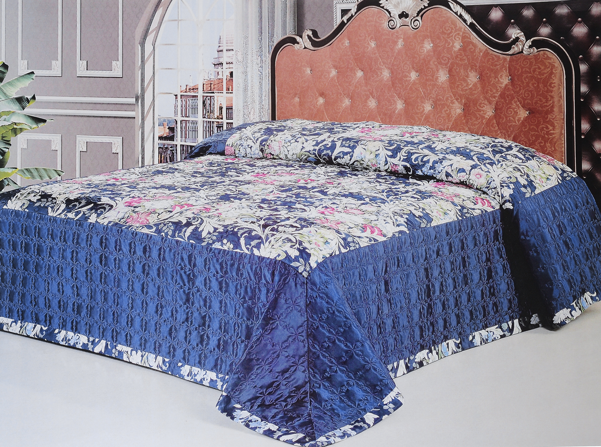 Покрывало стеганое Soft Line, 220 х 240 см. 0938909389 Покрывало стеганое Soft Line, 220 х 240 см. 0938909389Стеганое покрывало Soft Line выполнено из атласа (100% полиэстер). Такой материал очень прочен и долговечен, он практически не мнется и обладает элегантным блеском с яркими насыщенными цветами. Покрывало является неотъемлемым атрибутом дома, где царит уют и тепло. Яркое покрывало Soft Line с цветочным дизайном гармонично впишется в интерьер вашего дома и создаст атмосферу уюта и комфорта. Стеганое покрывало Soft Line - это такой подарок, который будет всегда актуален, особенно для ваших родных и близких, ведь вы дарите им частичку своего тепла. Изделие упаковано в подарочную коробку. Размер покрывала: 220 х 240 см.