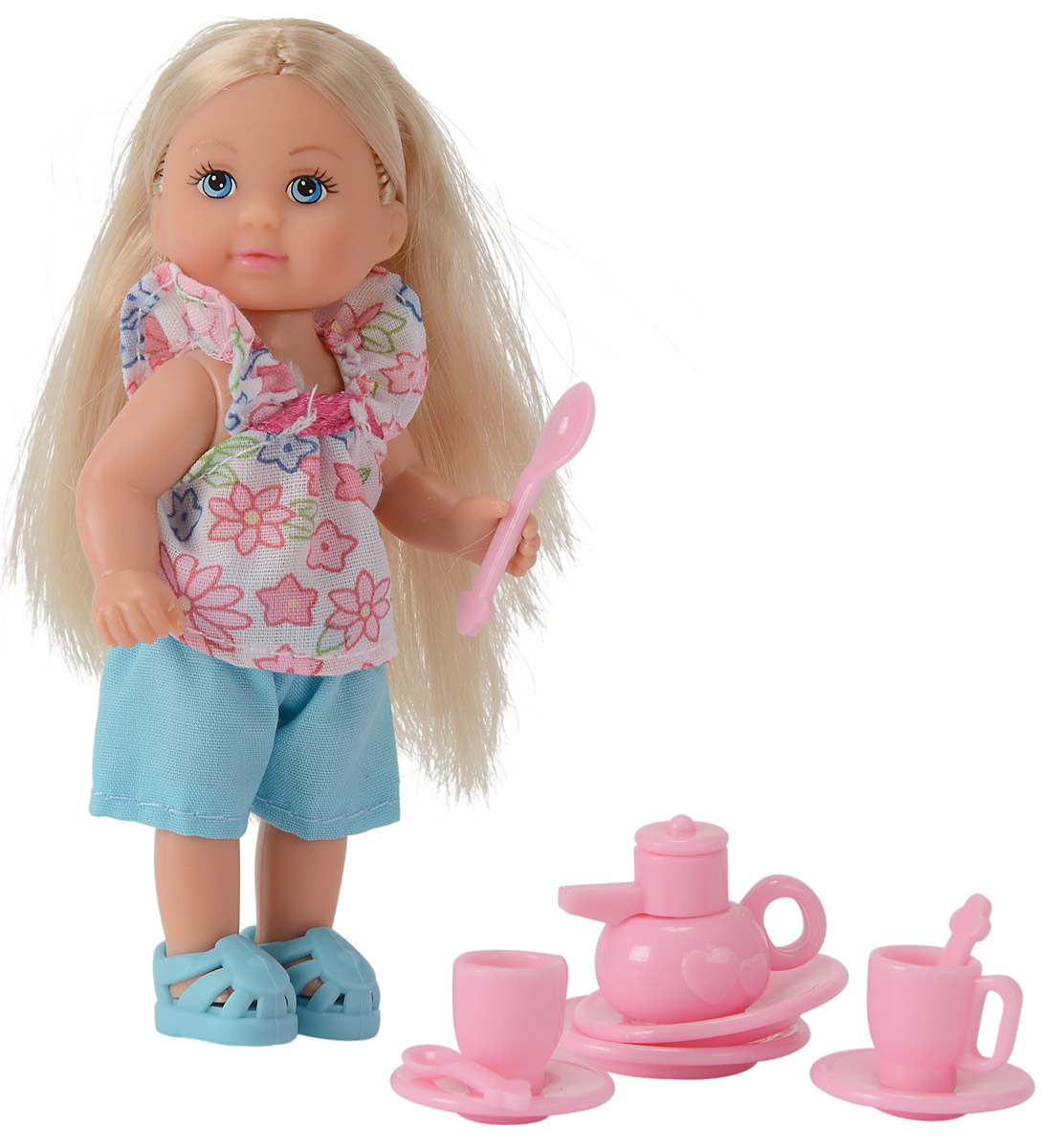 Simba Игровой набор Еви с кухонными аксессуарами5734830_шорты голубые Simba Игровой набор Еви с кухонными аксессуарами5734830_шорты голубыеИгровой набор с мини-куклой Еви порадует вашу малышку и доставит ей много удовольствия от часов, посвященных игре с ней. Куколка со светлыми волосами одета в симпатичную кофточку в цветочек и голубые шортики. На ногах куклы - очаровательные голубые туфельки. Еви собирается угощать гостей чаем и накрывает на стол. В комплекте с мини-куколкой 2 чашки, 2 блюдца, 2 тарелочки, столовые приборы и чайник. Аксессуары выполнены из прочного материала розового цвета. Длинные волосы куколки можно расчесывать и делать разнообразные прически. Голова, ручки и ножки куклы подвижны. Игры с куклами способствуют эмоциональному развитию, помогают формировать воображение и художественный вкус, а также развивают в вашей малышке чувство ответственности и заботы. Великолепное качество исполнения делают эту куколку чудесным подарком к любому празднику.