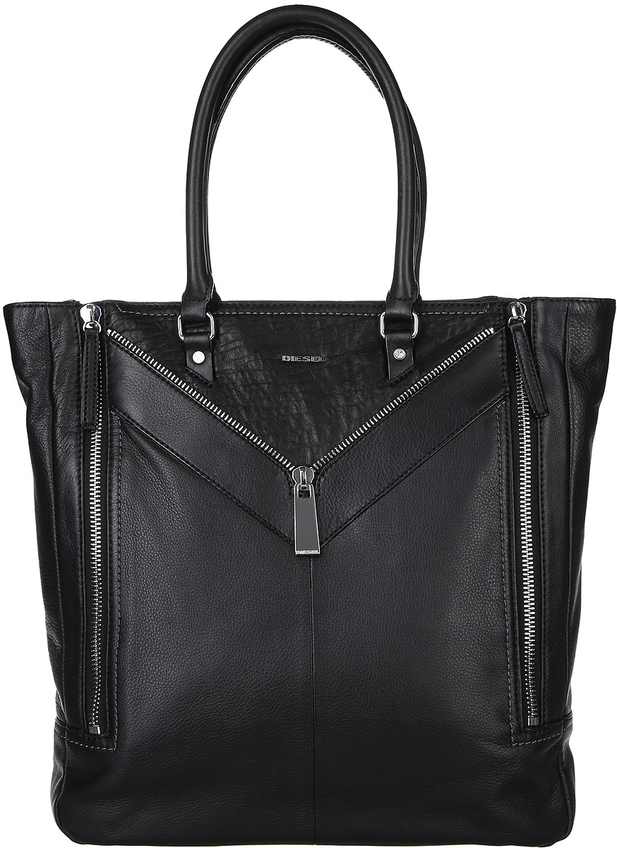 Сумка женская Diesel, цвет: черный. X04271-P0804X04271-P0804/T8013 Сумка женская Diesel, цвет: черный. X04271-P0804X04271-P0804/T8013Стильная женская сумка Diesel не оставит вас равнодушной благодаря своему дизайну и качеству. Она изготовлена из натуральной кожи зернистой текстуры и оформлена декоративными нашивками с молнией. Лицевая сторона оформлена металлической пластинкой с названием бренда. Изделие может увеличиваться в объеме, благодаря молниям, которые расположены с боковых сторон. Сумка оснащена удобными ручками и закрывается на застежку-молнию. Внутри расположено вместительное отделение, которое содержит один открытый накладной карман для телефона и один вшитый карман на молнии для мелочей. Такая сумка идеально завершит ваш образ и станет незаменимым аксессуаром в повседневной жизни.