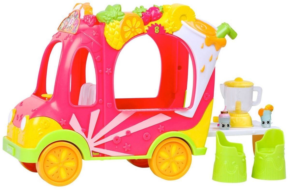 Shopkins Игровой набор Смузи грузовичок и Тропическая Лили56332 Shopkins Игровой набор Смузи грузовичок и Тропическая Лили56332Игровой набор Смузи грузовичок и Тропическая Лили – идеальный подарок для всех поклонниц вселенной Шопкинс. Ведь в него включены сразу четыре эксклюзивные фигурки из пятого сезона, кукла Shoppies Тропическая Лили с транспортом. В красочный грузовичок поместятся не только кукла, но и коллекция фигурок.@# Также в наборе ребенок найдет вип-карточку и расческу для куклы.@# Всего в обновленной линейке фигурок Шопкинс теперь представлено около 140 персонажей. Попробуете собрать их всех?@# Игровой набор с рекомендован для детей в возрасте от 5 лет.