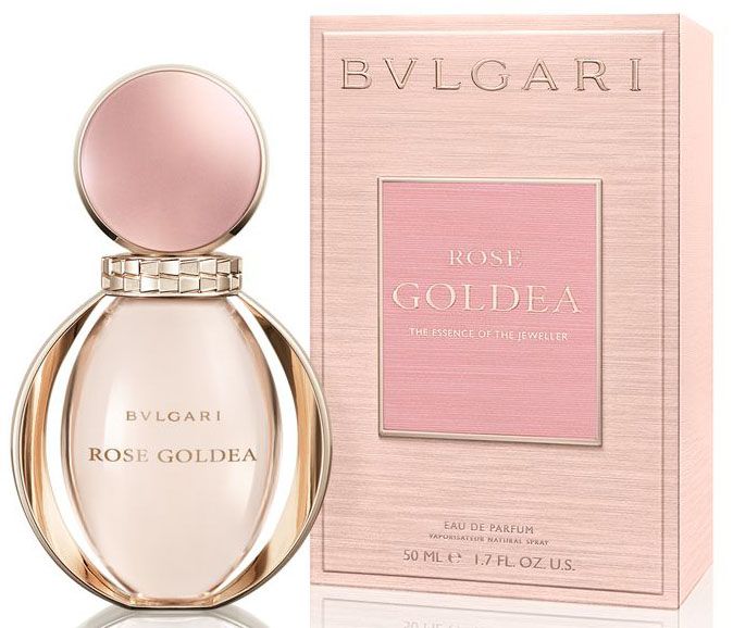 Bvlgari Rose Goldea Парфюмерная вода 50 мл50211BVL Bvlgari Rose Goldea Парфюмерная вода 50 мл50211BVLBVLGARI представляет Rose Goldea - новое олицетворение всепоглощающей женственности, объект желания, в композиции которого соединились воедино страстная роза и утонченный мускус. Аромат, созданный с использованием элементов дизайна культовых произведений бренда: Розовое золото, Цветок розы и Serpenti. Rose Goldea представляет собой смелое орудие обольщения. Верхняя нота: Гранат, роза, мускус. Средняя нота: Абсолю дамасской розы, абсолю жасмина. Шлейф: Мускус, молоко сандалового дерева, белый ладан. Аромат, в композиции которого слились воедино страстная роза и утонченный мускус. Новое олицетворение всепоглощающей женственности.