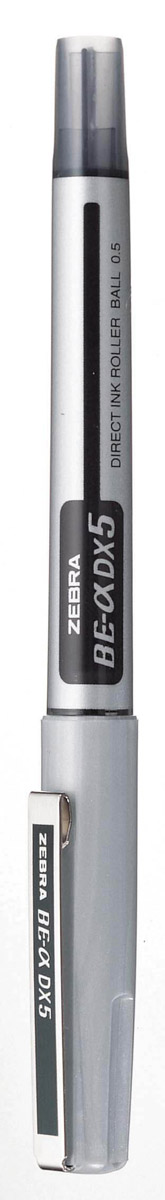 Zebra Ручка-роллер BE-& DX5 цвет чернил черный829047 Zebra Ручка-роллер BE-& DX5 цвет чернил черный829047Ручка-роллер Zebra BE-& DX5, как и другие роллеры серии Zeb-Roller, может писать вверх ногами. Снабжена наконечником иглообразного типа из нержавеющей стали и стальным зажимом. Серию ручек-роллеров Zeb-Roller отличает разработанная компанией Zebra система прямой подачи чернил (Direct Ink System), позволяющая писать очень быстро и практически без нажима. Идеальная линия письма до последней капли чернил, запас которых виден в полупрозрачном окошке пластикового корпуса. Необычайно большой запас чернил усовершенствованной формулы эквивалентен нескольким сменным стержням стандартной шариковой ручки.
