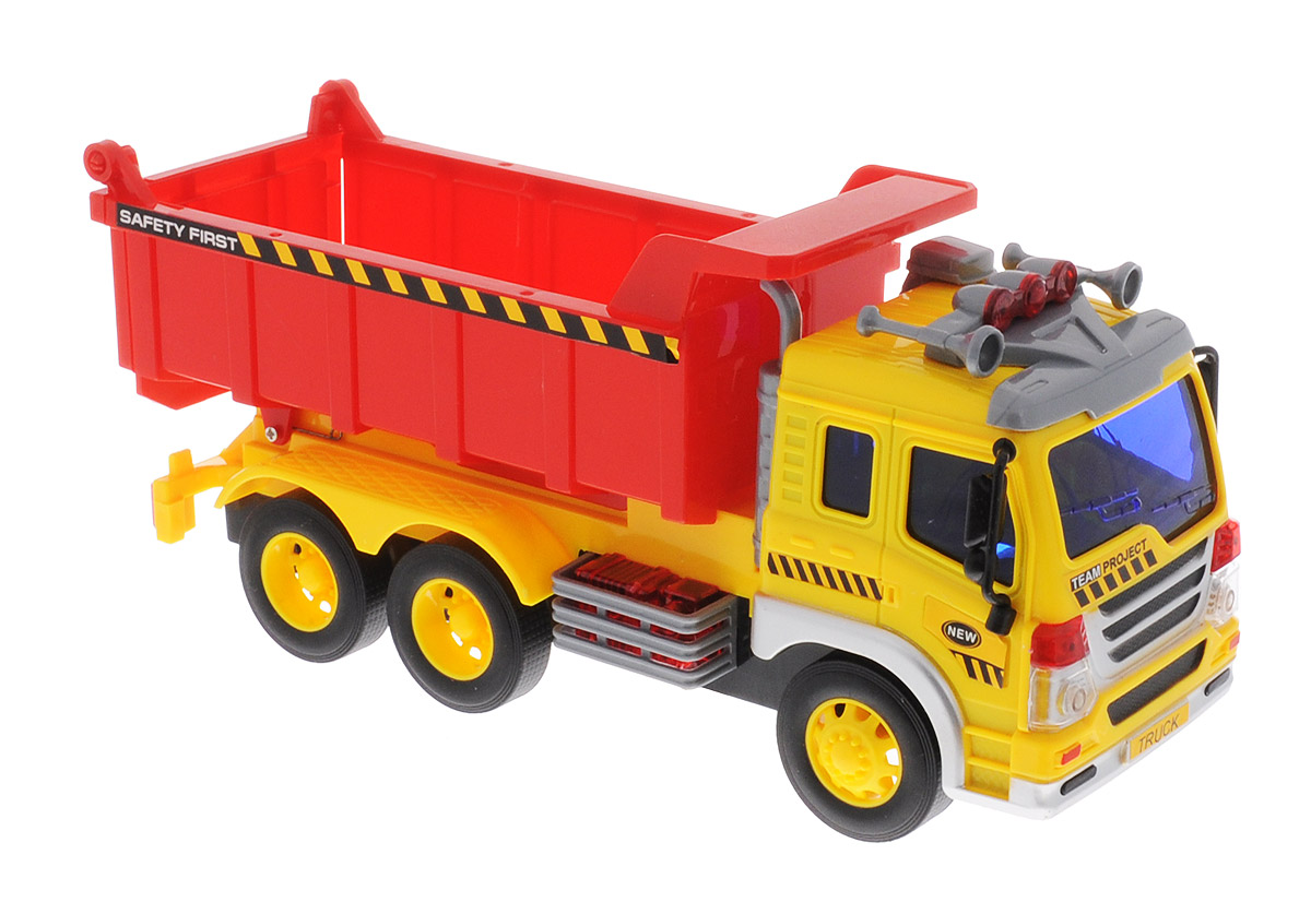 Dave Toy Самосвал инерционный33024 Dave Toy Самосвал инерционный33024Самосвал Dave Toy оснащен инерционным механизмом, позволяющим ему самостоятельно двигаться. В большой кузов красного цвета можно складывать вещи меньших размеров. Машина оснащена световыми и звуковыми эффектами. Малыш проведет с этой игрушкой много увлекательных часов, разыгрывая различные ситуации. Ваш ребенок будет в восторге от такого подарка! Рекомендуется докупить 3 батарейки напряжением 1,5V типа AG13 (товар комплектуется демонстрационными).