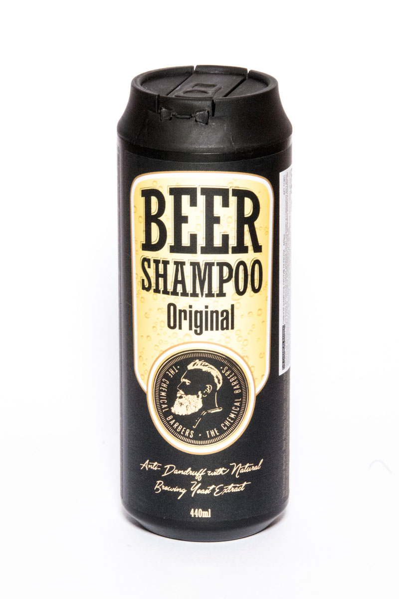 The Chemical Barbers Шампунь Beer Shampoo Original 440 мл11650001 The Chemical Barbers Шампунь Beer Shampoo Original 440 мл11650001Шампунь с натуральным экстрактом пивных дрожжей питает, укрепляет и стимулирует рост волос. Натуральные экстракты овса и ячменя - природные антиоксиданты, которые увлажняют волосы и придают им блеск. Активные ингредиенты устраняют перхоть и предотвращают ее появление.