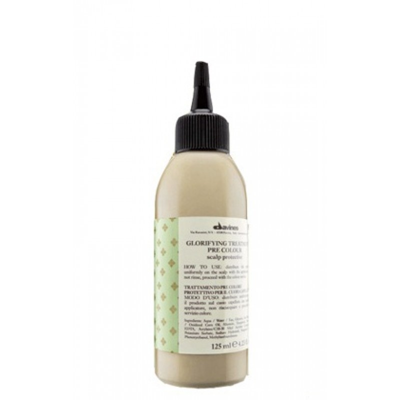 Davines Состав для нанесения перед окрашиванием Glorifying Treatment-pre colour, 125 мл67068 Davines Состав для нанесения перед окрашиванием Glorifying Treatment-pre colour, 125 мл67068Формула средства Glorifying Treatment-pre colour обогащена аллантоидом, глицерином и кислородосодержащим глицерином (OGT). Вместе эти компоненты успокаивают, увлажняют и смягчают, предотвращая повышенную чувствительность и раздражение кожи головы в процессе окрашивания.