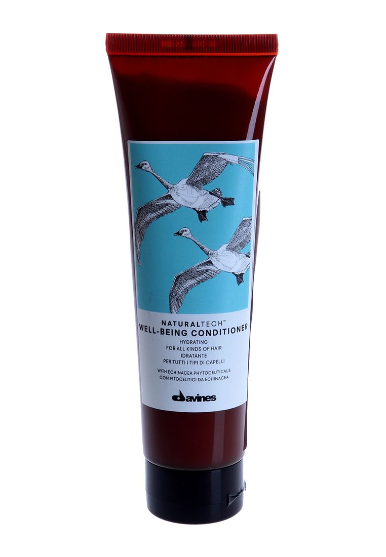 Davines Увлажняющий кондиционер для здоровья волос New Natural Tech Well-Being Conditioner, 150 мл71174 Davines Увлажняющий кондиционер для здоровья волос New Natural Tech Well-Being Conditioner, 150 мл71174Кондиционер для здоровья волос подходит для ухода за всеми типами волос. В формулу кондиционера входит фитоактив эхинацеи – мощнейший антиоксидант, который содержит множество витаминов и аминокислот, а также кальций, цинк и селен, необходимые для здоровья волос. Эфирные масла мускатного ореха, сандалового дерева и гвоздики питают и укрепляют ваши волосы. рH 4.