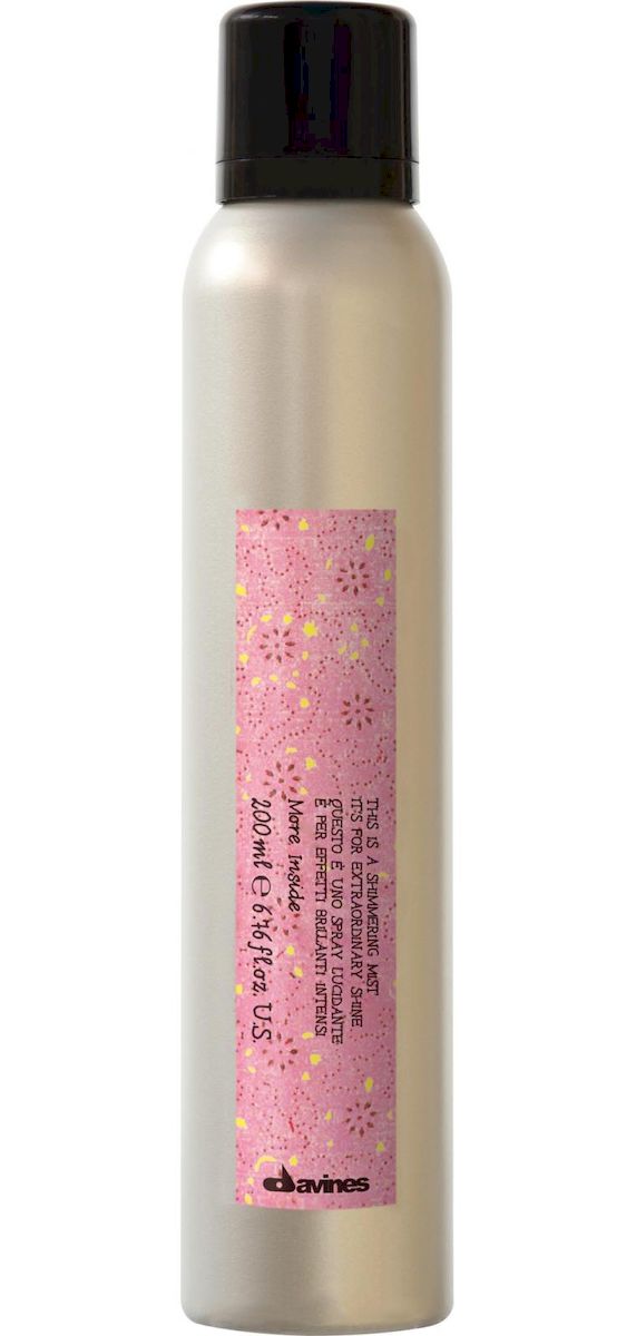 Davines Мерцающий спрей More Inside Shimmering Mist, 200 мл87005 Davines Мерцающий спрей More Inside Shimmering Mist, 200 мл87005Davines More Inside ShimmeringMist Мерцающий спрей поможет сделать причёску максимально привлекательной и элегантной. Это средство имеет очень лёгкую и воздушную текстуру благодаря чему волосы выглядят ярко. Входящие в состав средства активные компоненты способствуют питанию не только кожи головы, а ещё и каждого волоска. Гранулы укрепляют волосы у корней и защищают их от внешних проявлений природы: ультрафиолетового солнечного свечения, туманных осадков и ветра. Регулярное использование спрея улучшит структуру каждого волоса и создаст бархатистую текстуру. Преимуществом средства есть антистатическое действие, которое не вызывает аллергических реакций. Прекрасное сочетание спрея с любым типом волос делает его ещё более популярным. Подытожим, легкая текстура укрепляет волосы и создаёт нужный блеск, гранулы в составе защищают их от явлений природы, а регулярное использование лишь улучшит волосы.