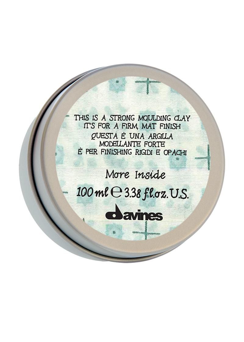 Davines Моделирующая глина для стойкого матового финиша More Inside Strong Moulding Clay, 100 мл87010 Davines Моделирующая глина для стойкого матового финиша More Inside Strong Moulding Clay, 100 мл87010Моделирующая глина идеальна для создания образов “Street style”. Стойкие формы и сильная фиксация, которой не страшны капризы погоды. Дарит матовость прическе, идеально выделяет и подчеркивает отдельные пряди. Не утяжеляет локоны, увлажняет, питает, насыщает полезными элементами. Сохраняет цвет волос, подчеркивает их структуру.