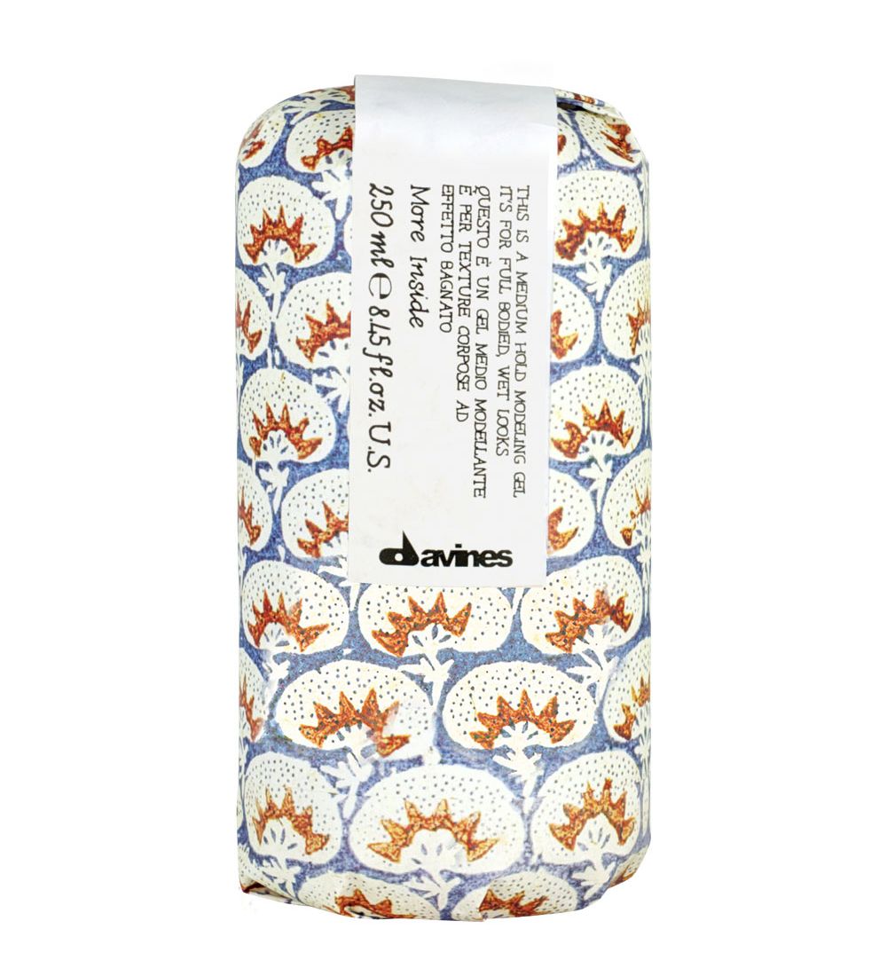 Davines Моделирюущий гель для создания эффекта мокрых волос More Inside Medium Hold Modelling Gel, 250 мл87012 Davines Моделирюущий гель для создания эффекта мокрых волос More Inside Medium Hold Modelling Gel, 250 мл87012Увлажняющий продукт средней фиксации. Глубоко питает. Без жирных следов и остатков на руках и кудрях. Быстро сохнет. Не замораживает укладку, позволяя ей свободно двигаться. Увеличивает объем волнистых и кудрявых волос. Продукт идеально подходит для стайлинга в стиле мокрых волос. Без утяжеления прически. Дарит блеск и гибкость локонам.