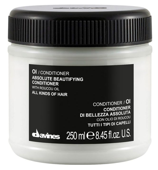 Davines Кондиционер для абсолютной красоты волос Essential Haircare Ol Absolute Beautifying Conditioner, 250 мл73272/76008 Davines Кондиционер для абсолютной красоты волос Essential Haircare Ol Absolute Beautifying Conditioner, 250 мл73272/76008Мягкий и деликатный кондиционер. Специальная формула с абрикосовым маслом смягчает и активно насыщает кудри живительной влагой. Локоны становятся мягче и гибче, появляется объем и здоровый блеск. Кондиционер защищает волосы от термического влияния приспособлений для создания причесок, предотвращает их механическое повреждение. Состав богат витаминами А и С. Без парабенов.